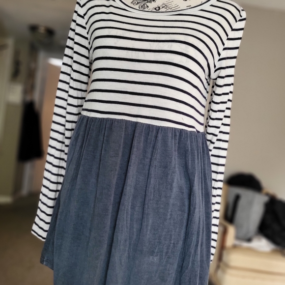 Striped Long Sleeve Flowy Tunic - Women's Large - Picture 2 of 4